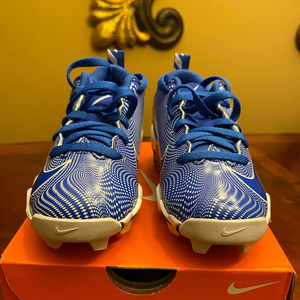 Football Cleats - Picture 3 of 6